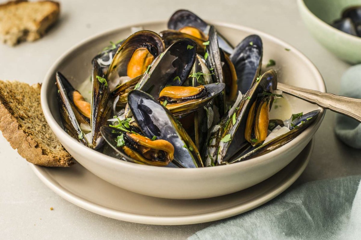 how-to-cook-mussels-in-white-wine-sauce