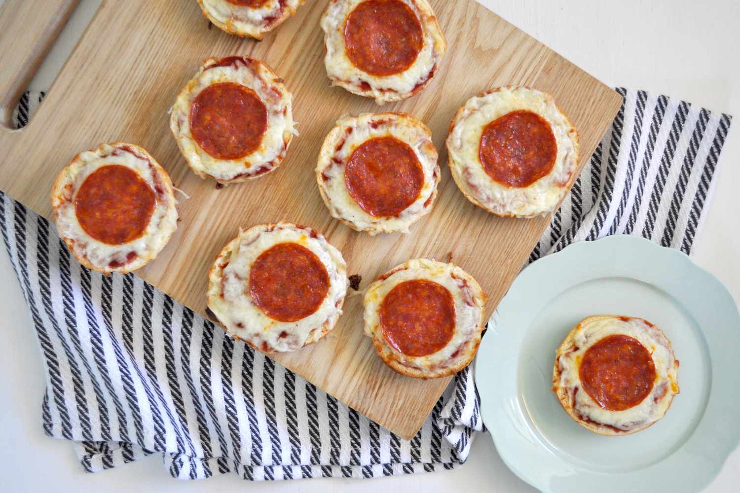 how-to-cook-pizza-bagels-in-the-oven