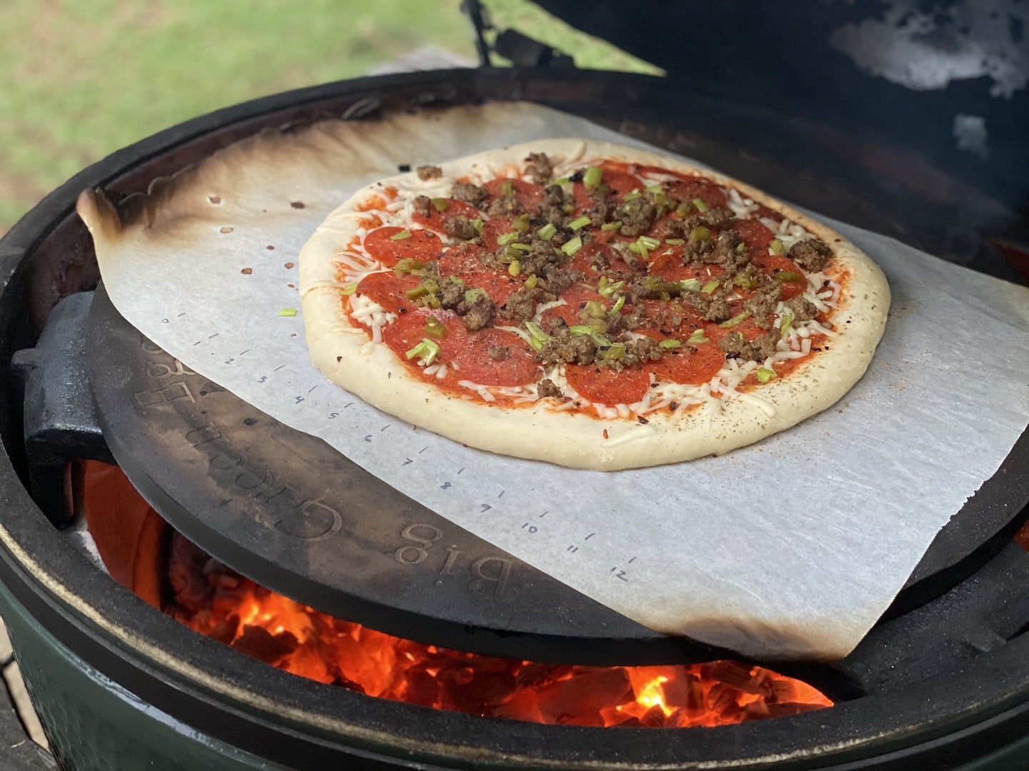 how-to-cook-pizza-on-green-egg