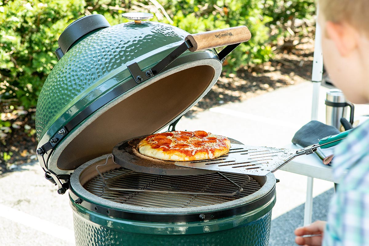 how-to-cook-pizza-on-the-big-green-egg