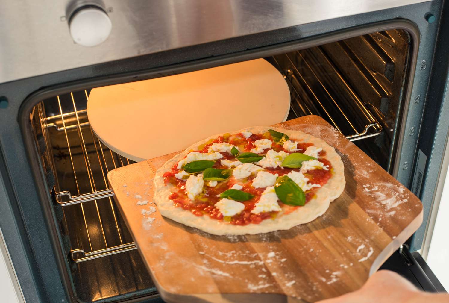 how-to-cook-pizza-with-a-pizza-stone