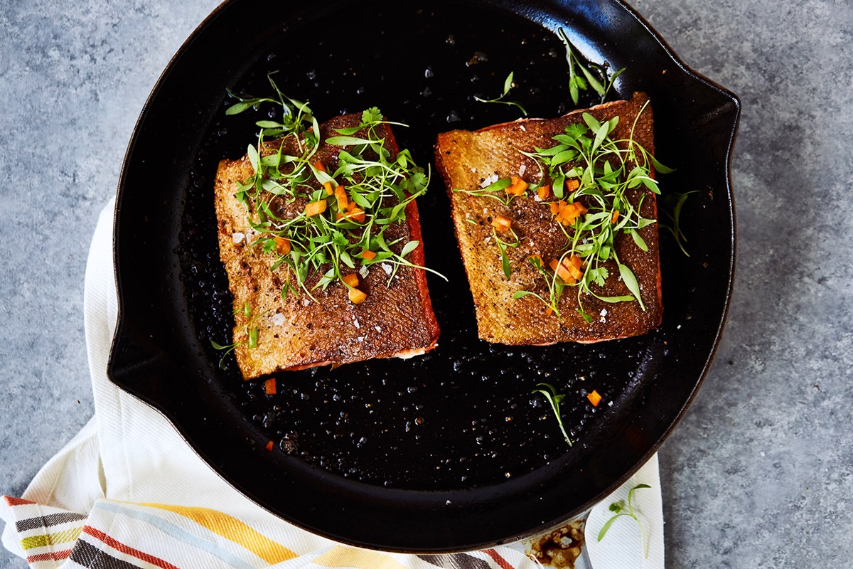 how to cook salmon in a cast iron skillet