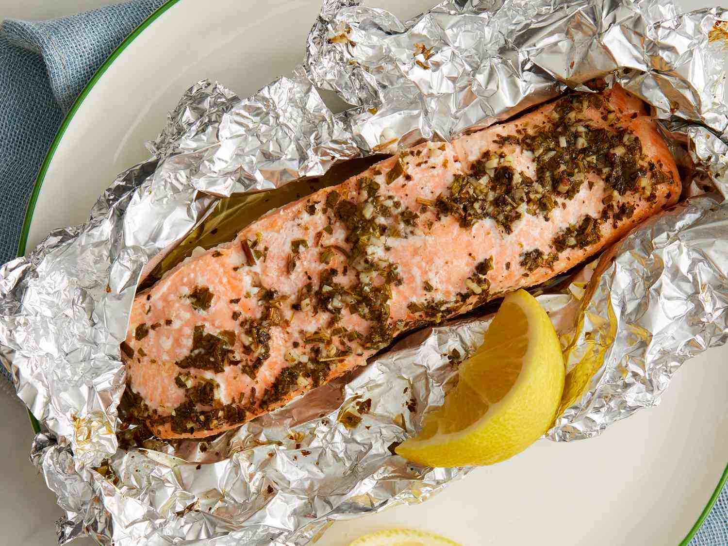 how-to-cook-salmon-in-foil-in-oven