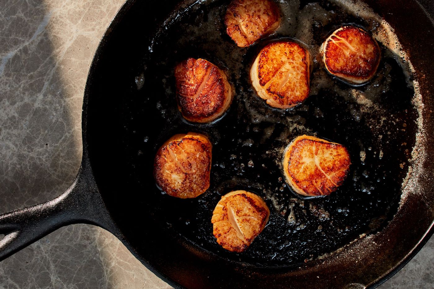 how-to-cook-scallops-in-cast-iron