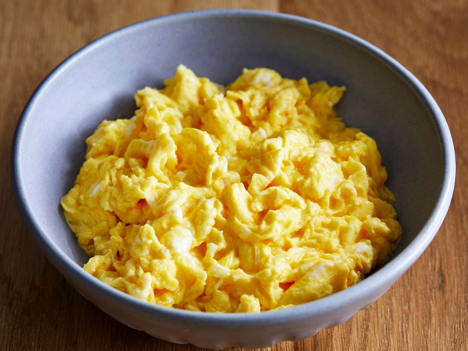 how-to-cook-scrambled-eggs-in-microwave-without-milk