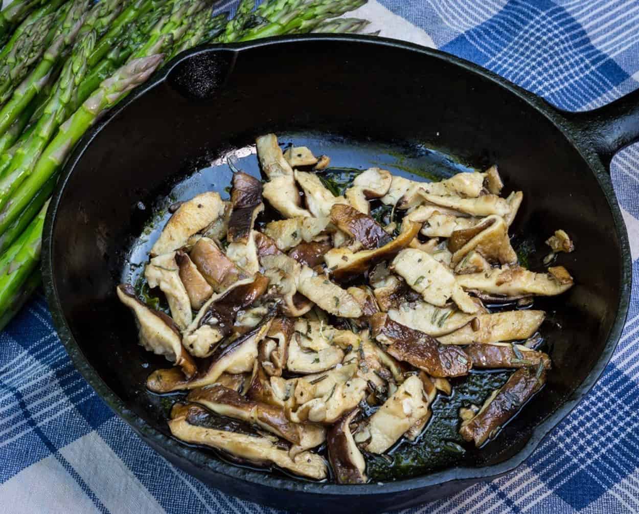 how-to-cook-shiitake-mushrooms-in-a-pan