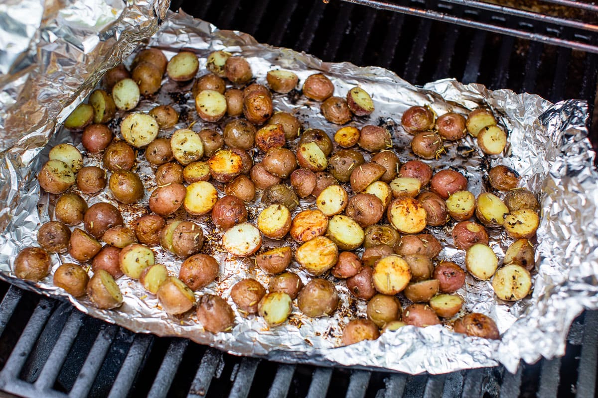 https://recipes.net/wp-content/uploads/2023/12/how-to-cook-small-potatoes-on-the-grill-1702863215.jpg