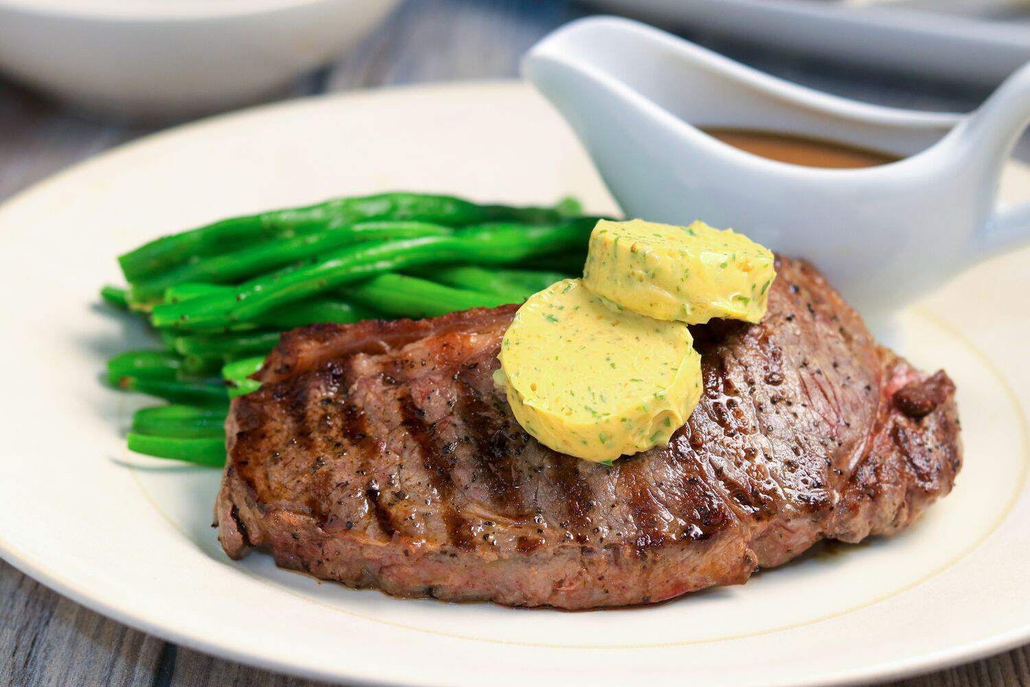 how-to-cook-steak-with-garlic-butter