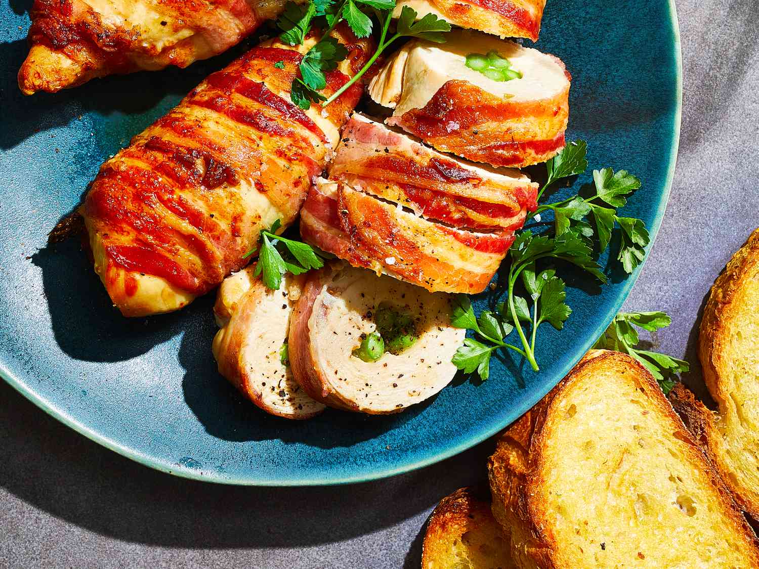 how-to-cook-stuffed-chicken-breast-wrapped-in-bacon