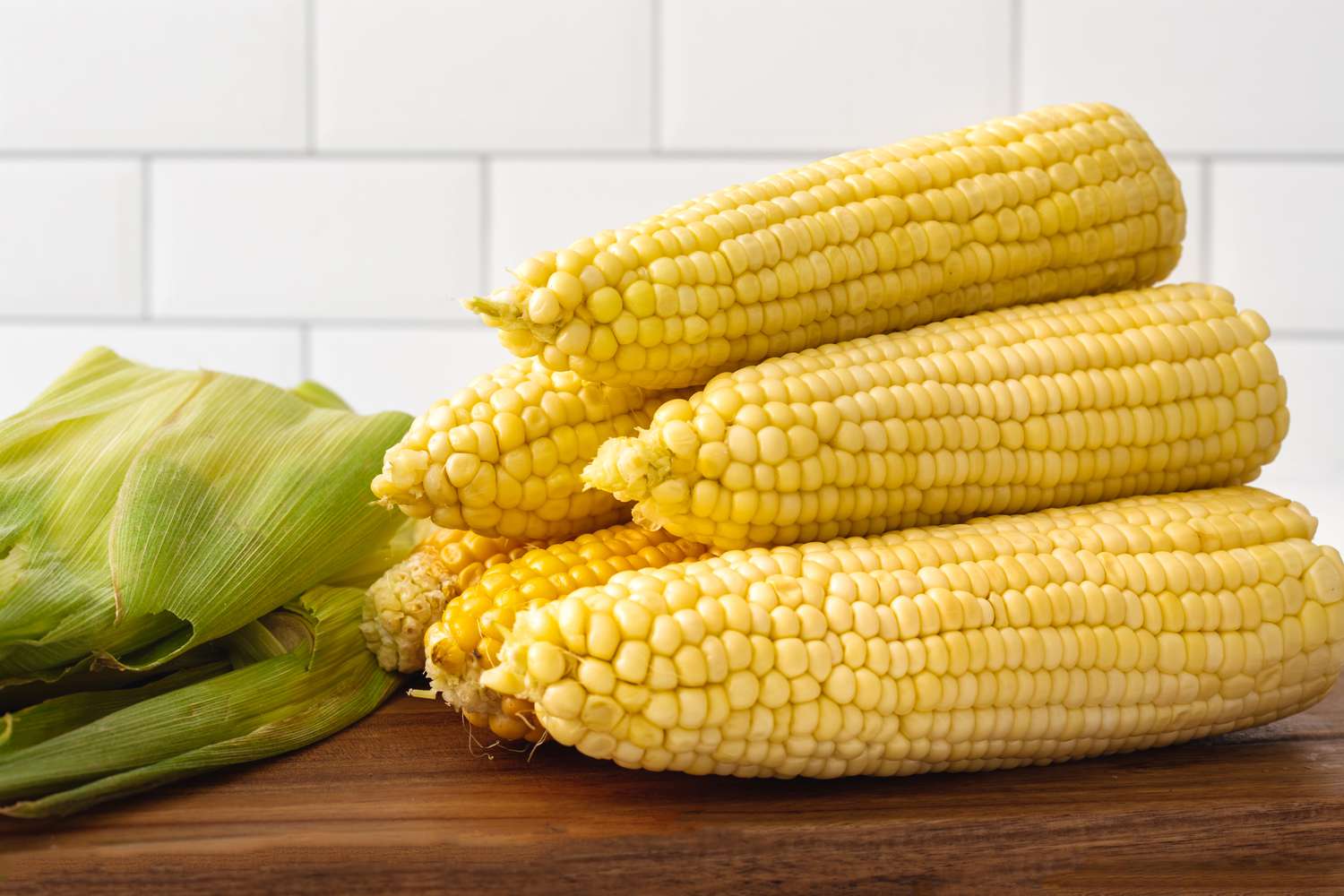 How To Cook Sweet Corn In A Microwave - Recipes.net