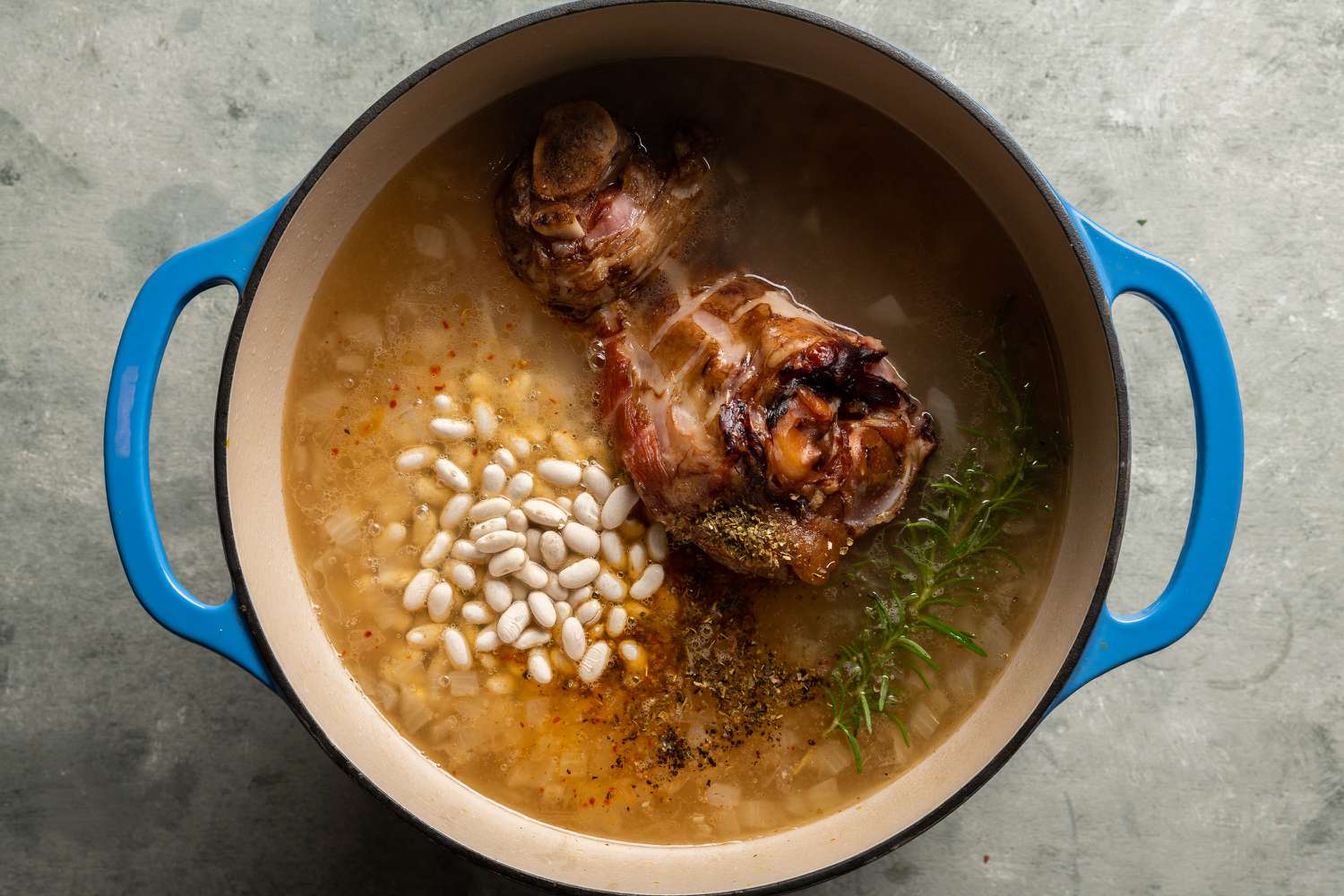 how-to-cook-white-beans-with-ham-bone