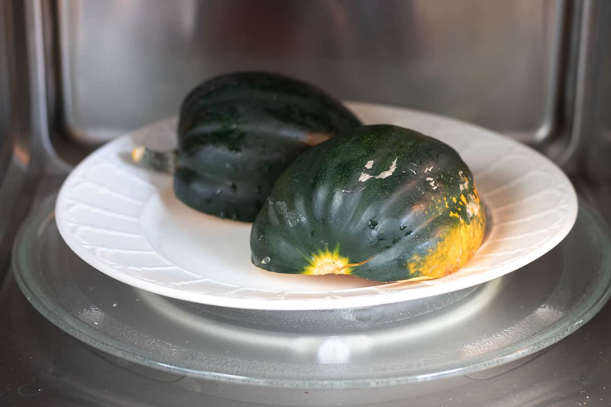 how-to-cook-whole-acorn-squash-in-microwave