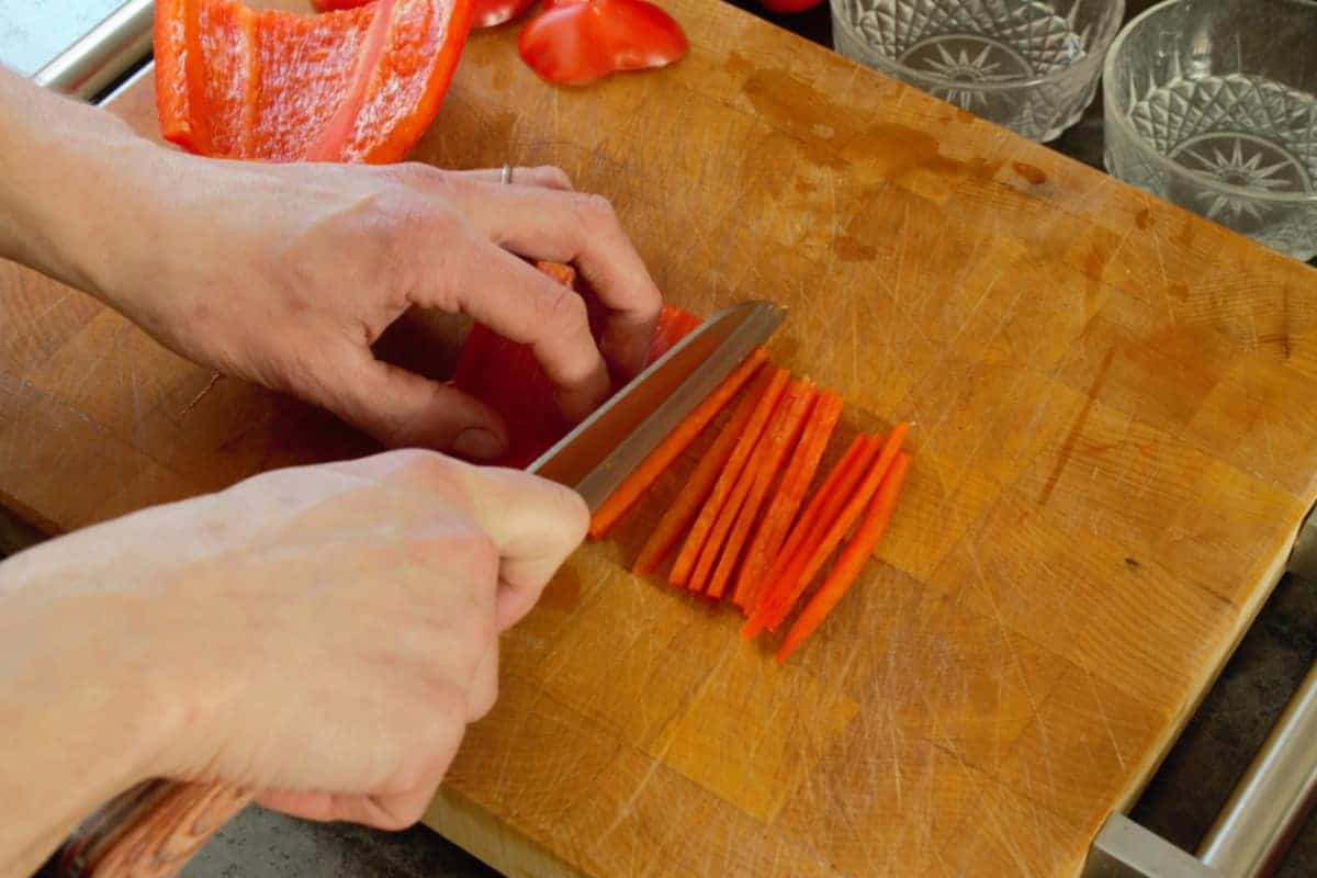 how-to-julienne-a-bell-pepper
