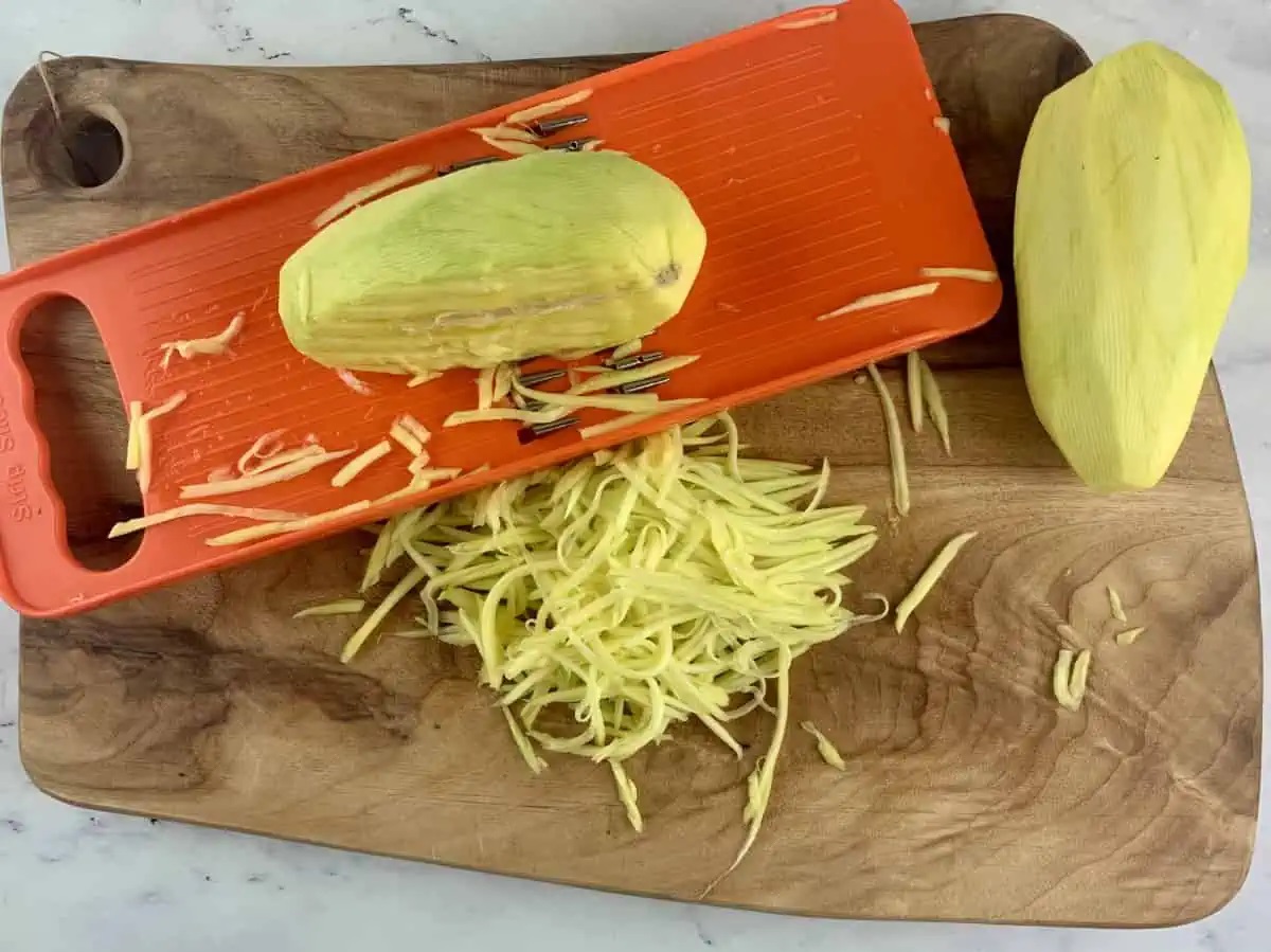 how-to-julienne-a-mango