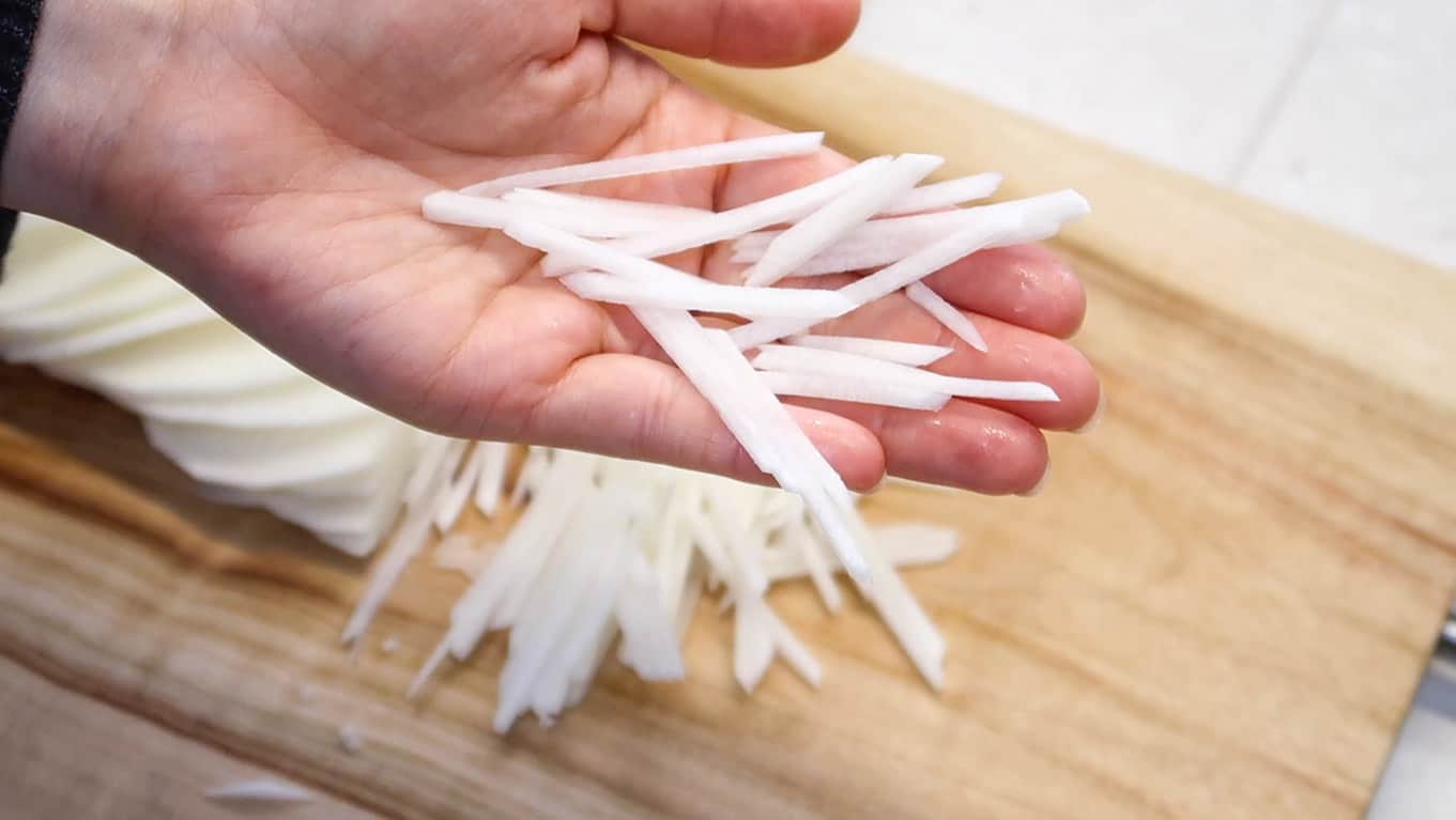 how-to-julienne-a-radish