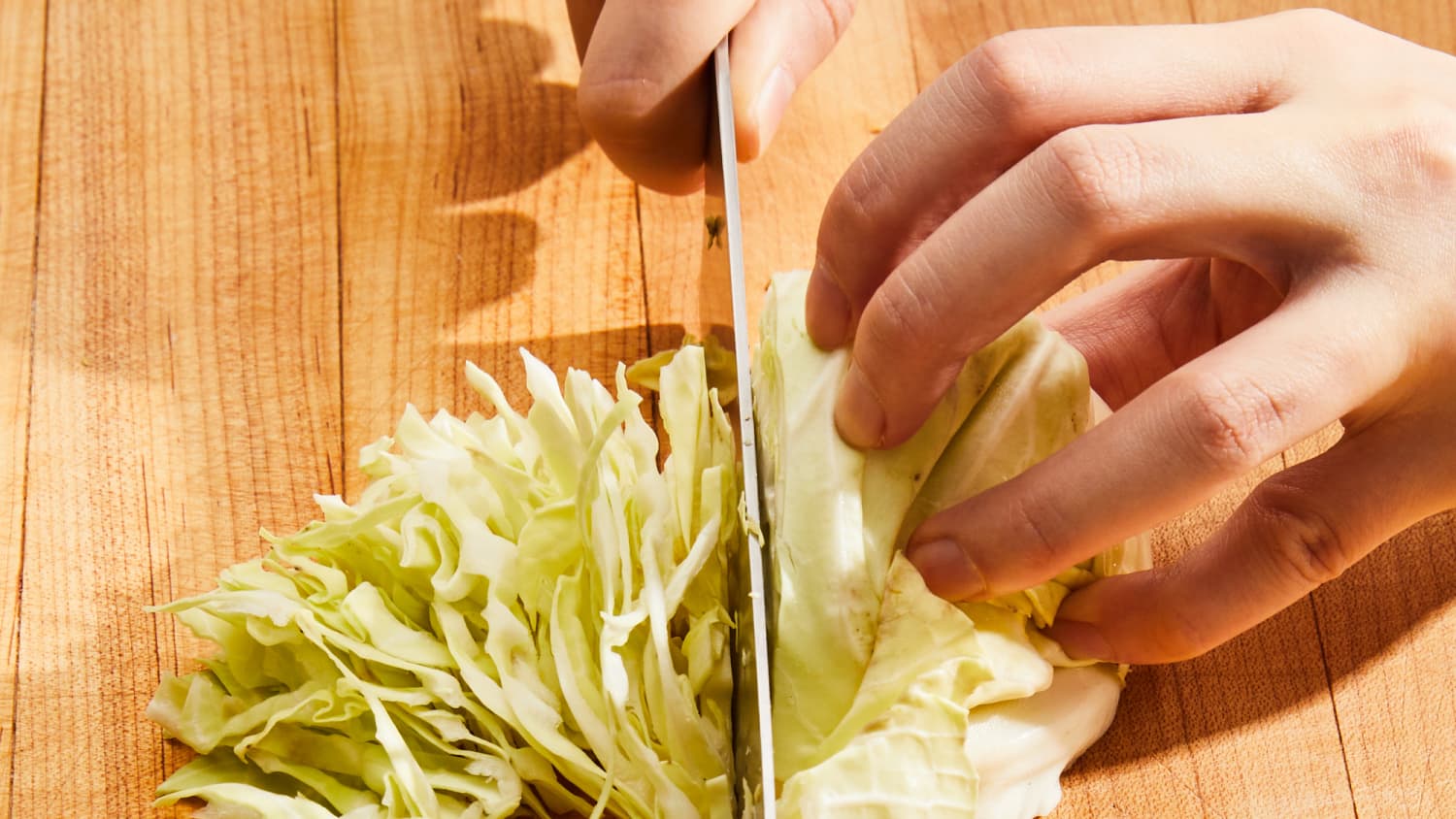how-to-julienne-cabbage