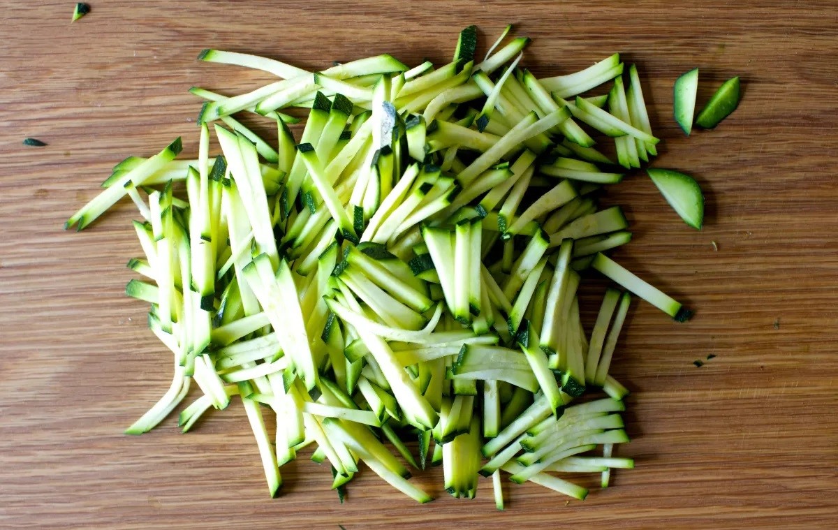 how to julienne cucumber        
        <figure class=