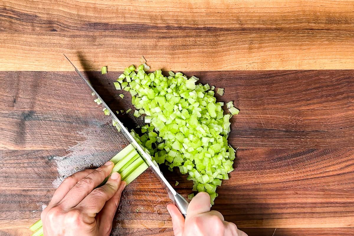 how-to-mince-celery