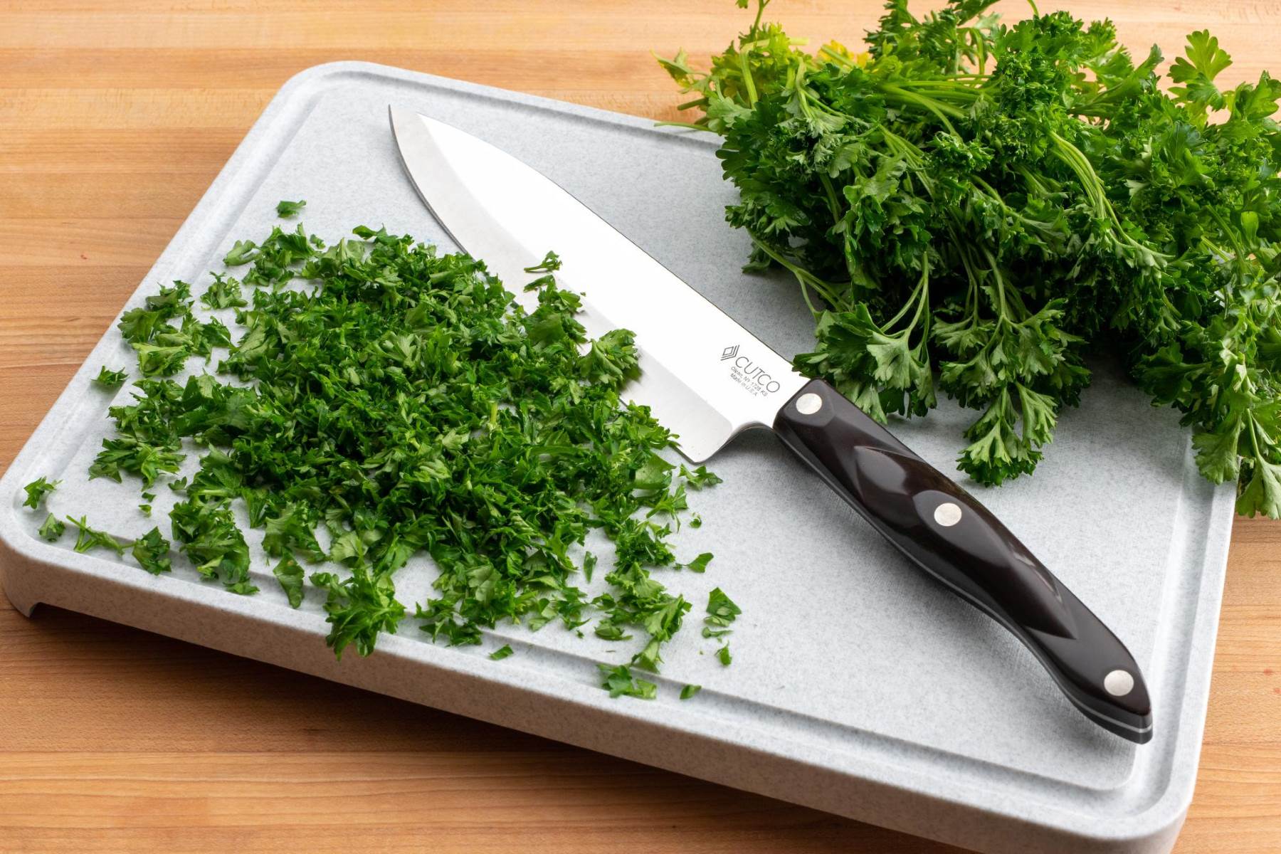 how-to-mince-herbs