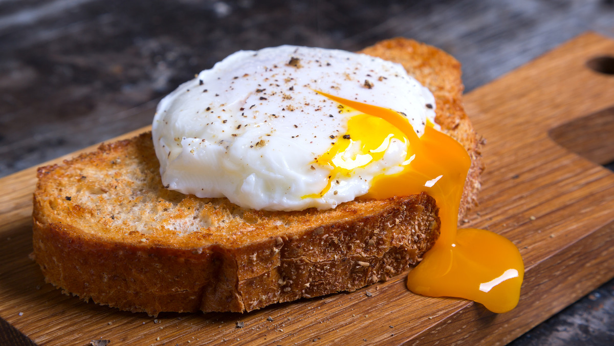 how-to-poach-an-egg-but-yolk-runny