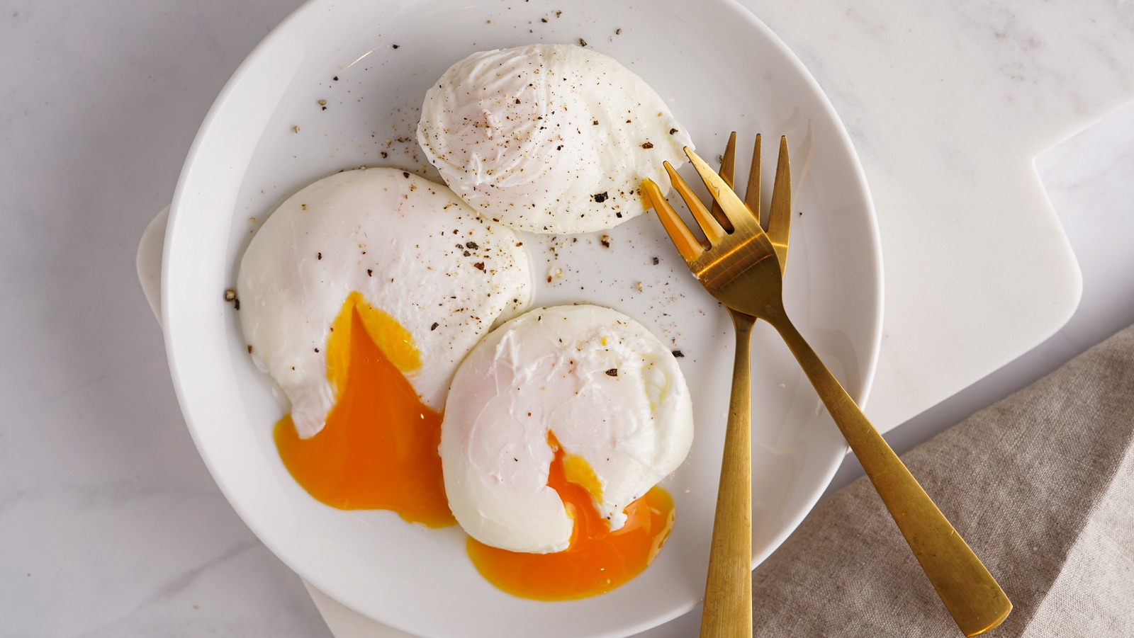 how-to-poach-an-egg-in-an-airfryer