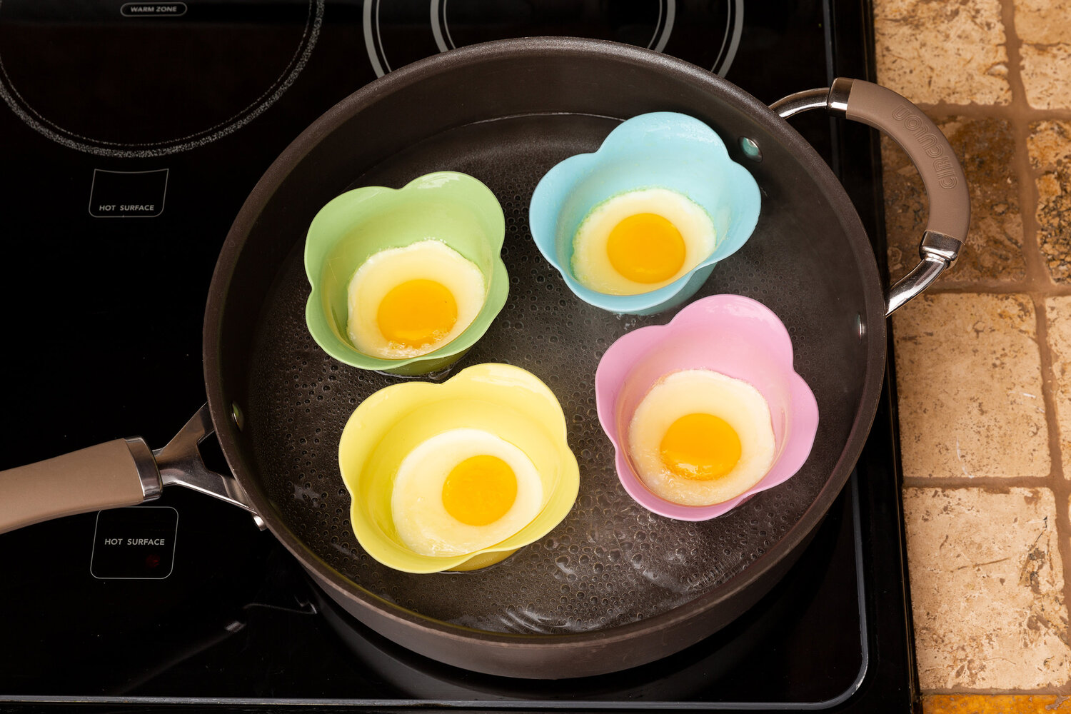 how-to-poach-an-egg-in-silicone-cup