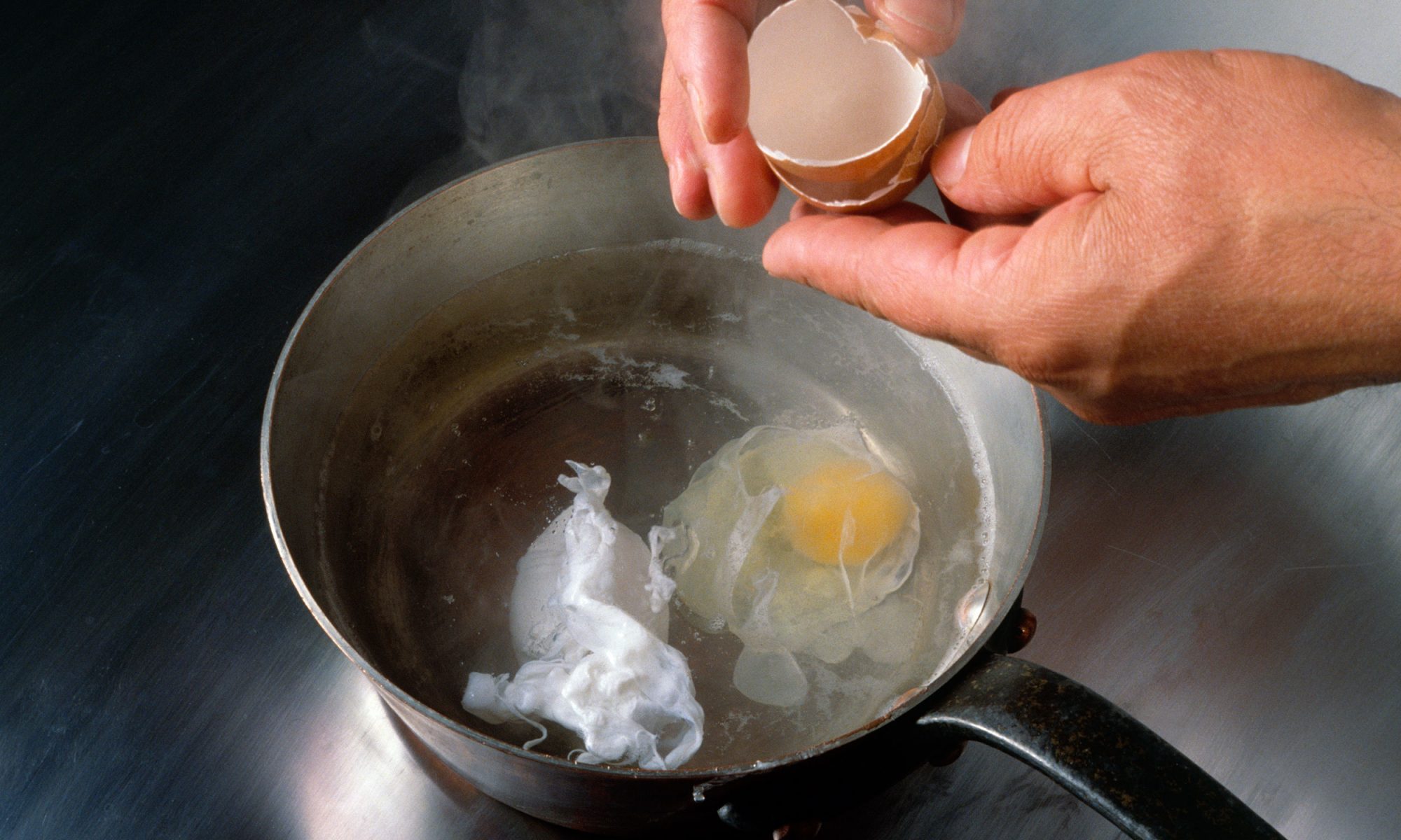 how-to-poach-an-egg-in-water-in-a-frying-pan