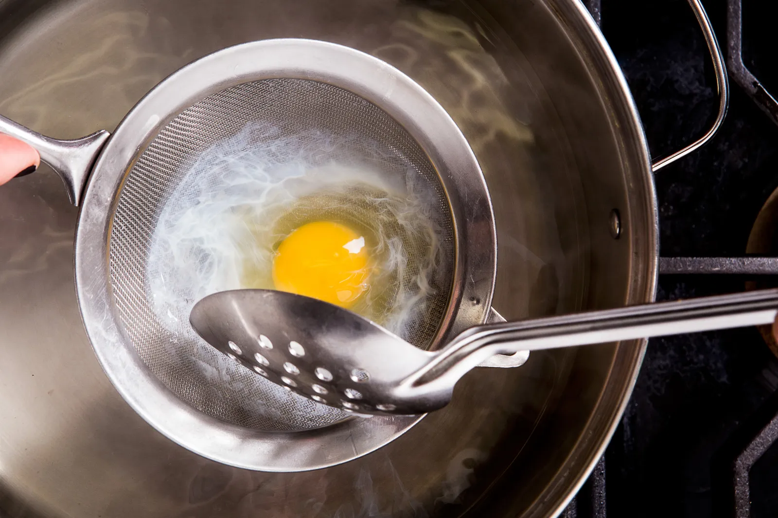 how-to-poach-an-egg-with-a-ladle