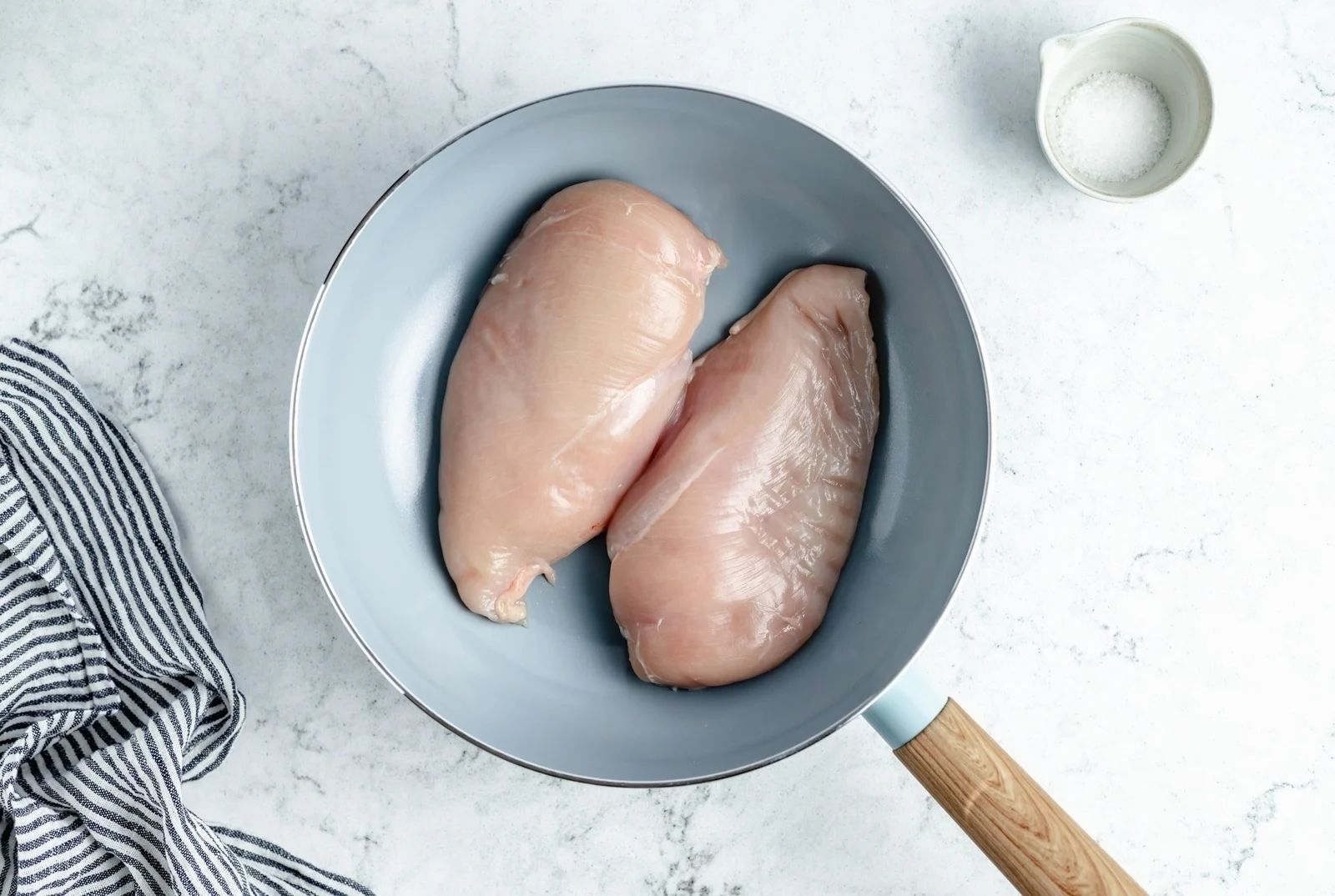 how-to-poach-boneless-skinless-chicken-breasts