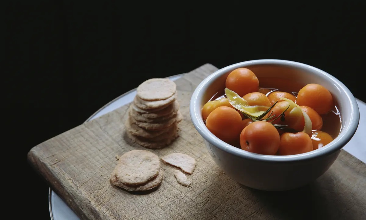 how-to-poach-dried-apricots