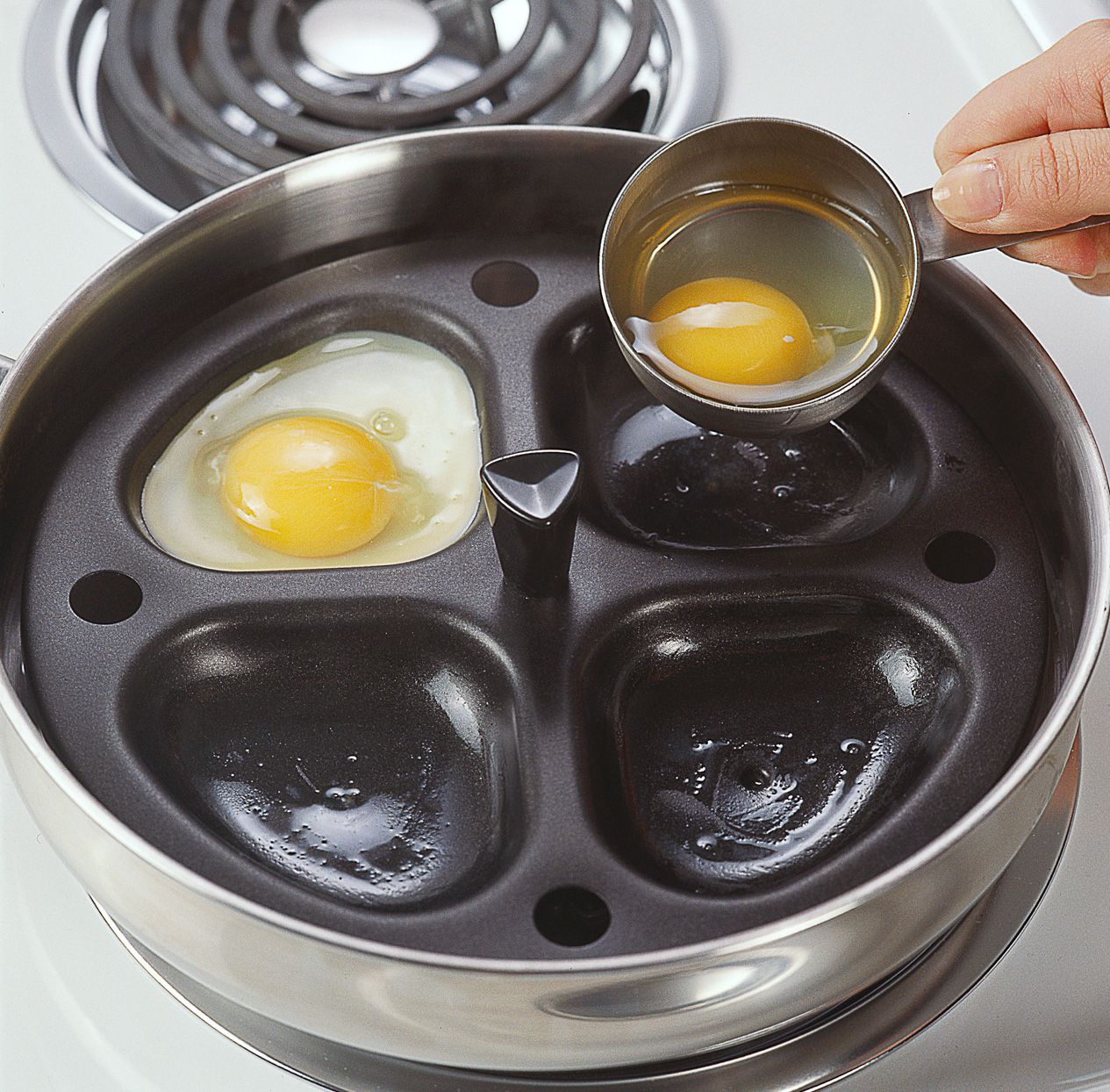 how-to-poach-egg-in-pan