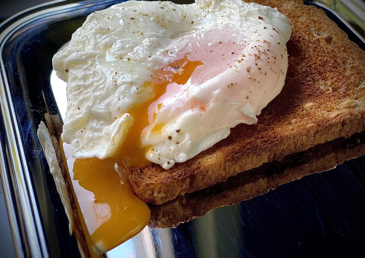 how-to-poach-eggs-alton-brown