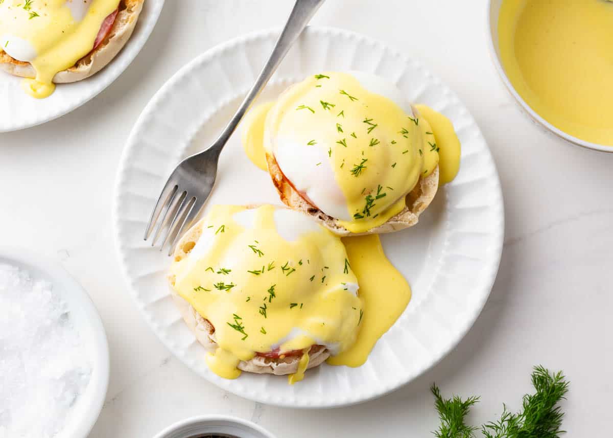 how-to-poach-eggs-eggs-benedict