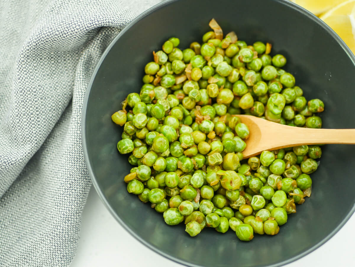 how-to-saute-frozen-peas