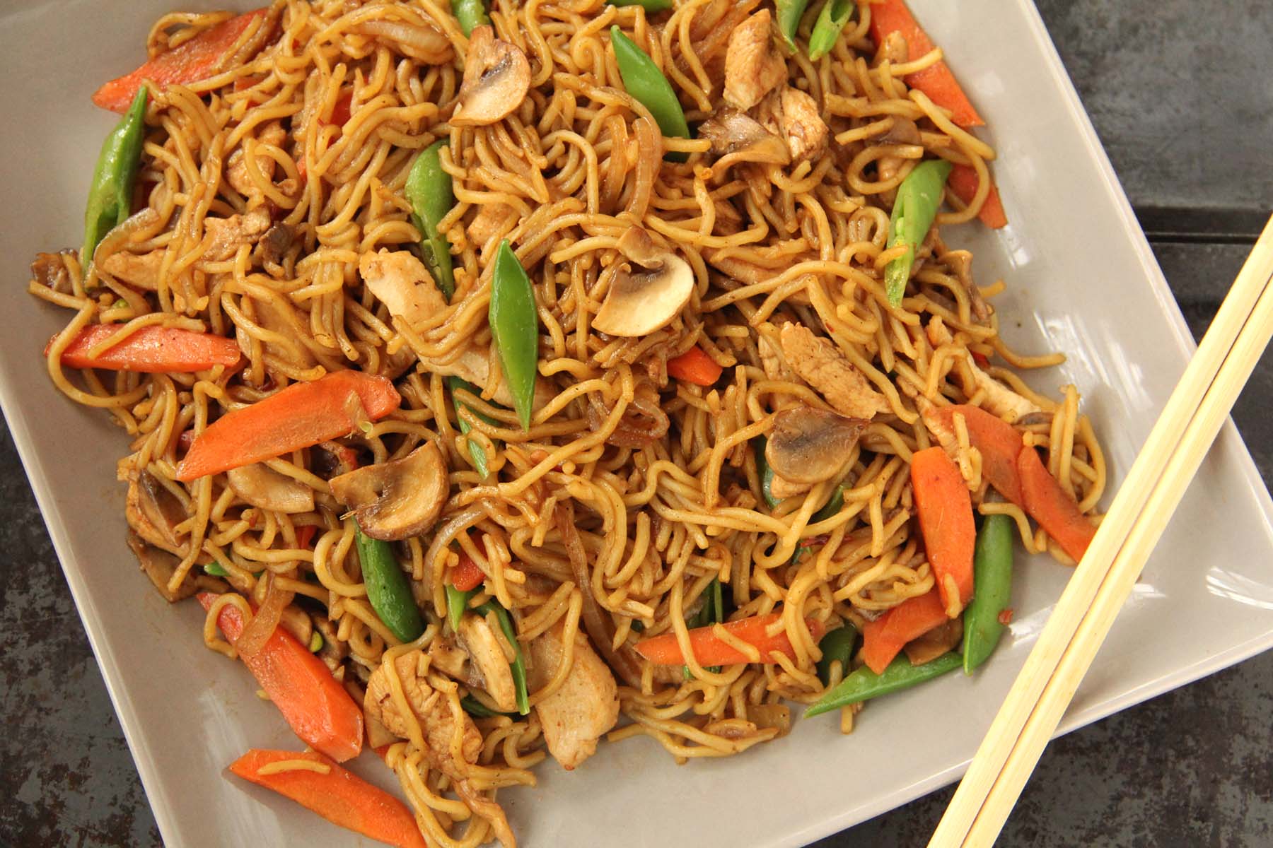how-to-stir-fry-chinese-yakisoba-noodles