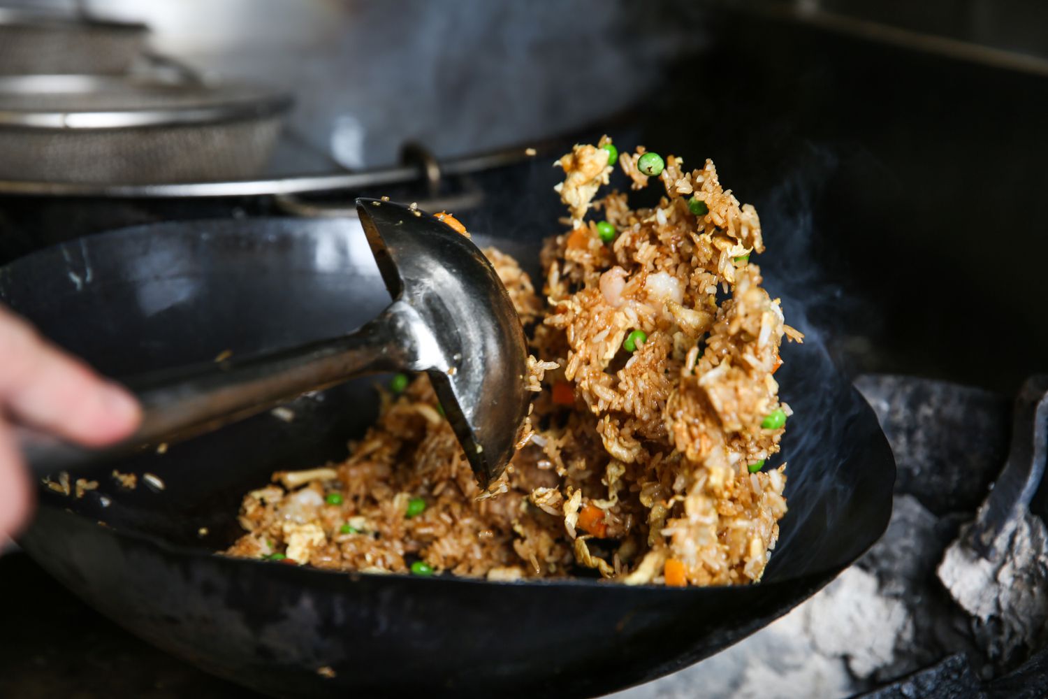 how-to-stir-fry-sweet-rice-in-a-wok