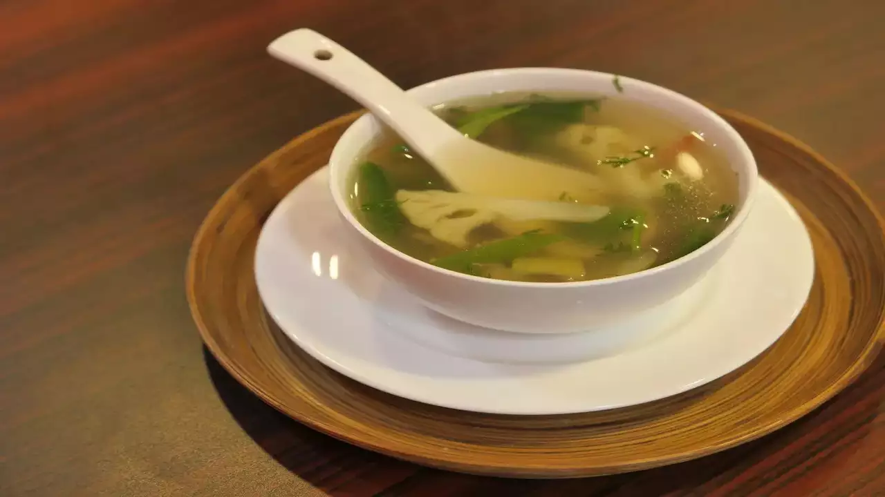 etiquette-how-to-eat-soup