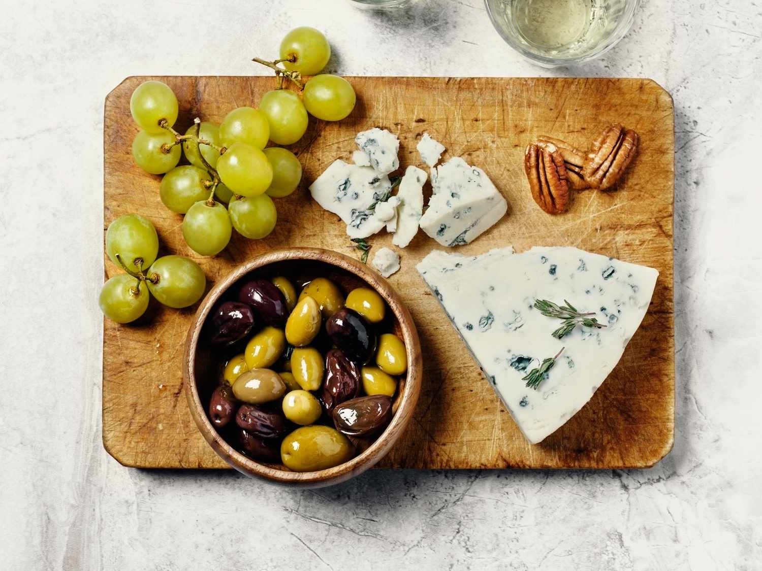 etiquette-how-to-eat-unpitted-olives