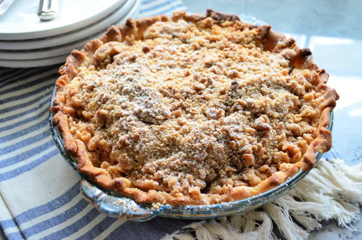 how-to-bake-a-fresh-apple-pie-with-crumb-topping