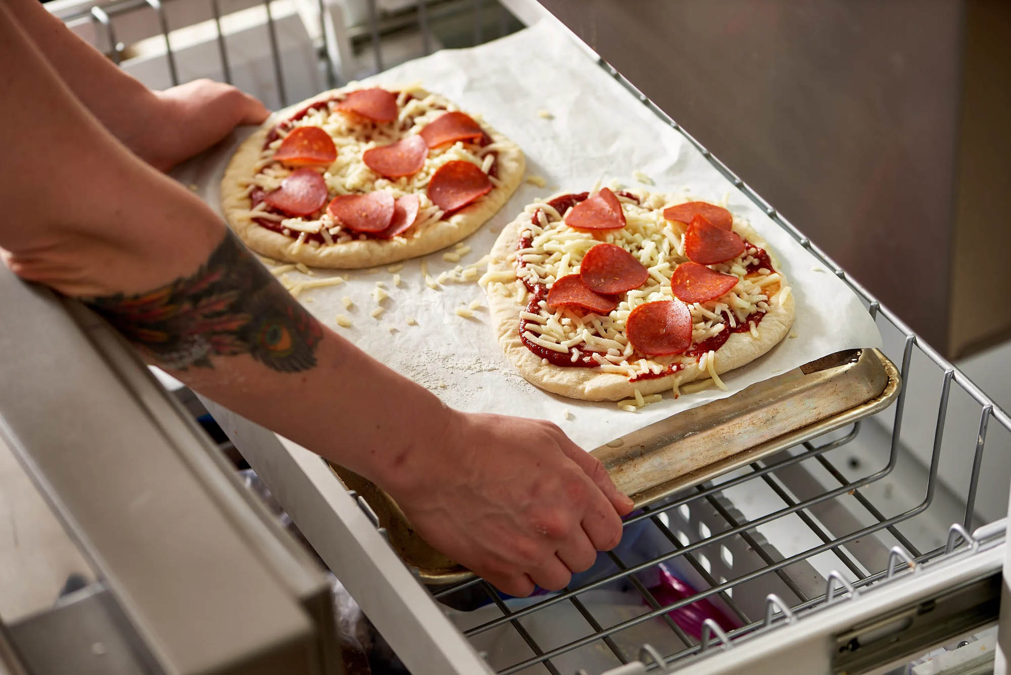how-to-bake-a-frozen-pizza-without-tin-foil