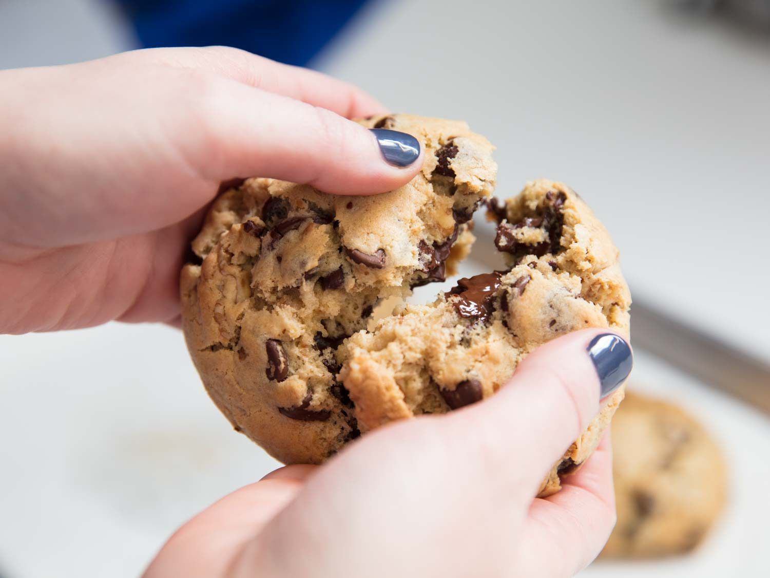 how-to-bake-a-large-chocolate-chip-cookie