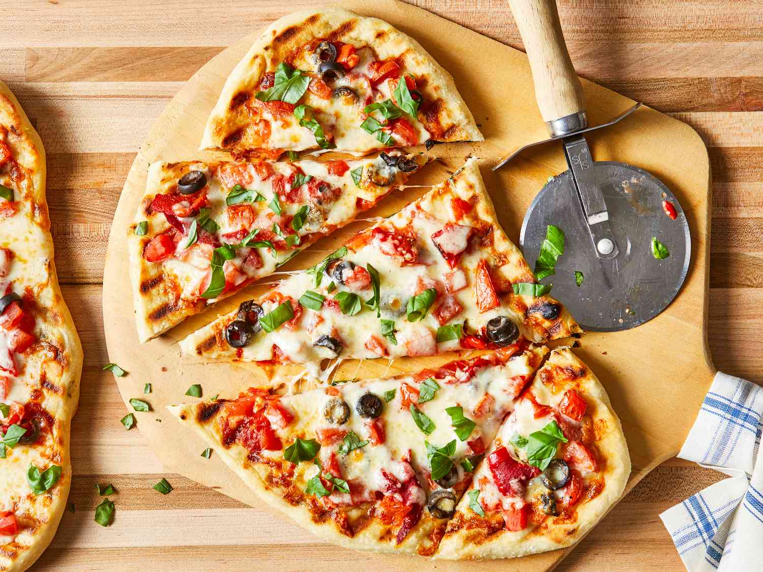 how-to-bake-a-pizza-on-the-grill