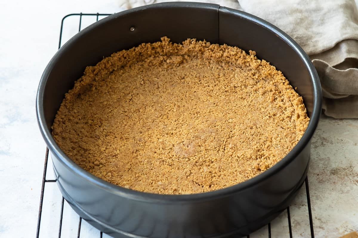 how-to-bake-a-ready-made-graham-cracker-crust-for-cheesecake