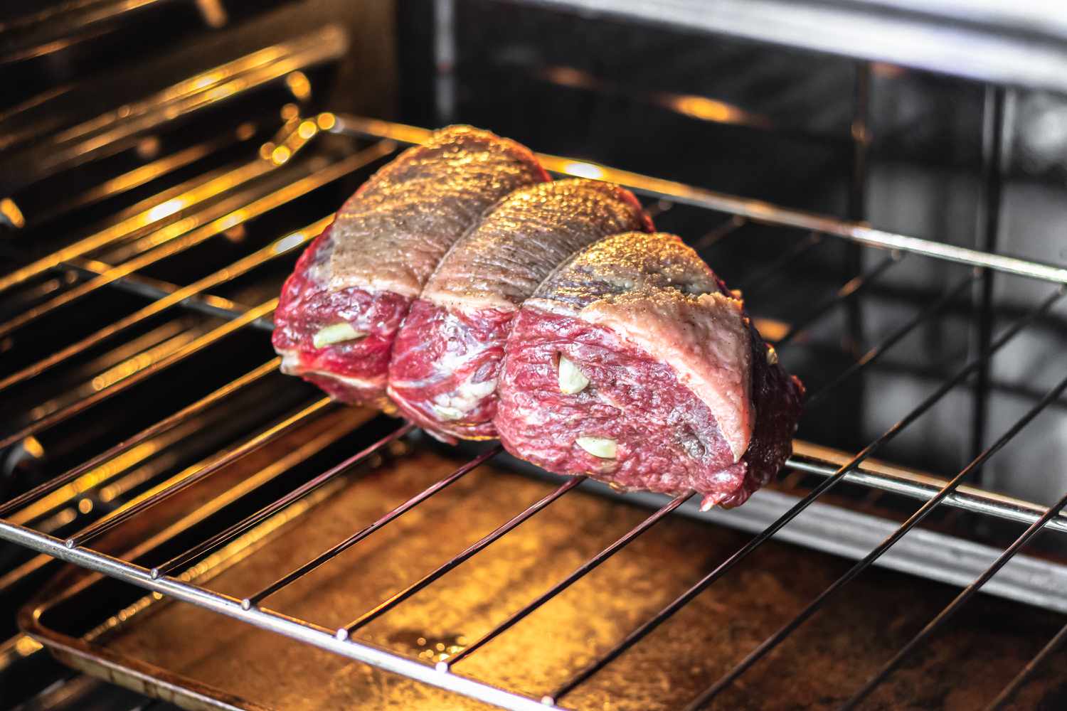 How to Bake a Small Beef Roast in the Oven