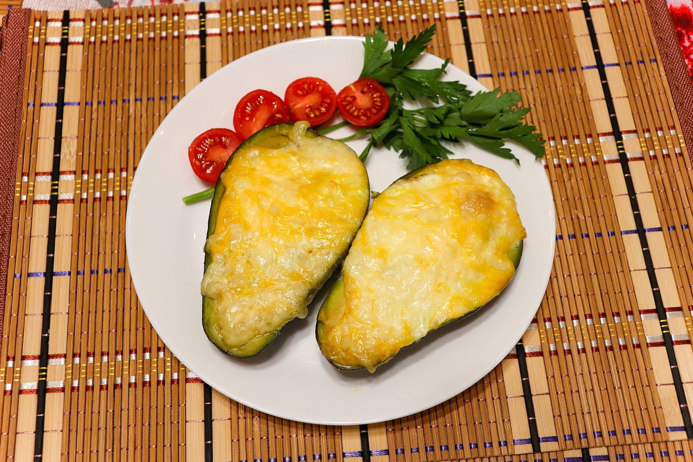 how-to-bake-avocado-with-cheese