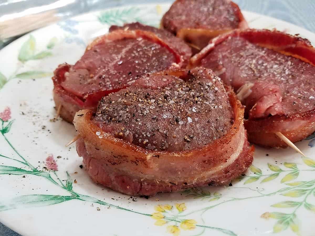 how-to-bake-one-inch-thick-sirloin-filet-wrapped-in-bacon