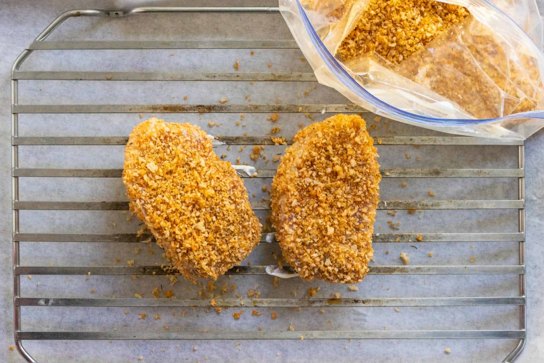 how-to-bake-pork-chops-coated-with-mayonnaise-and-bread-crumbs