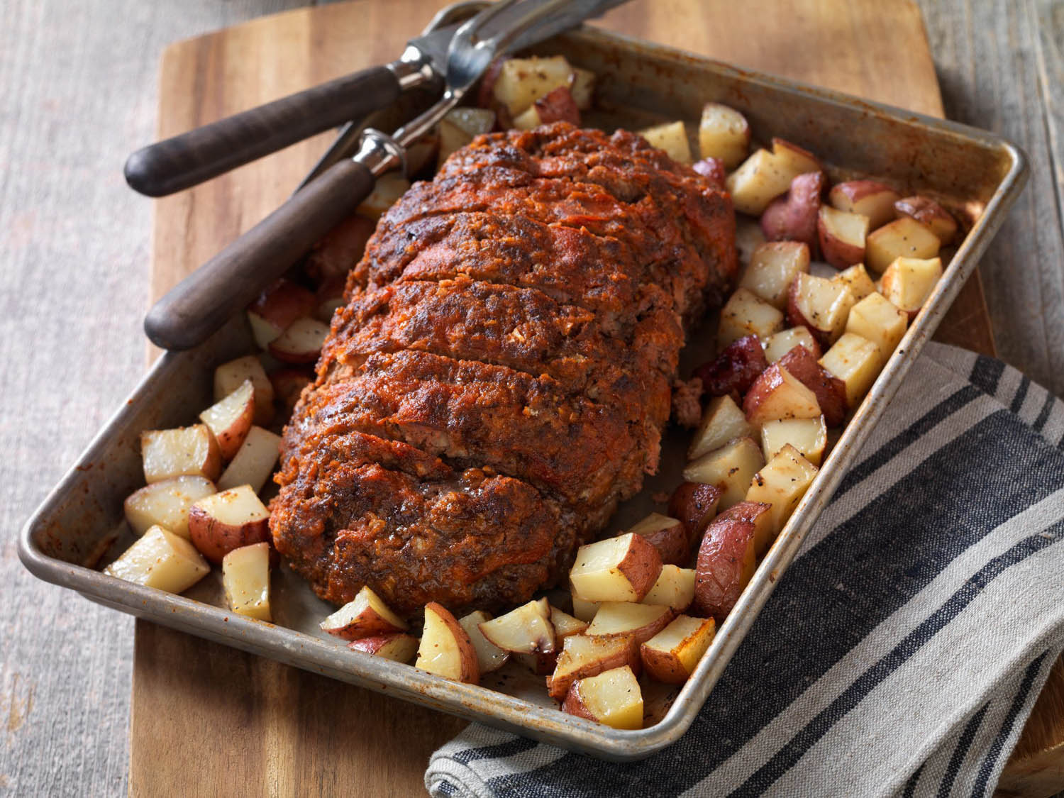 how-to-bake-potatoes-in-oven-with-meatloaf