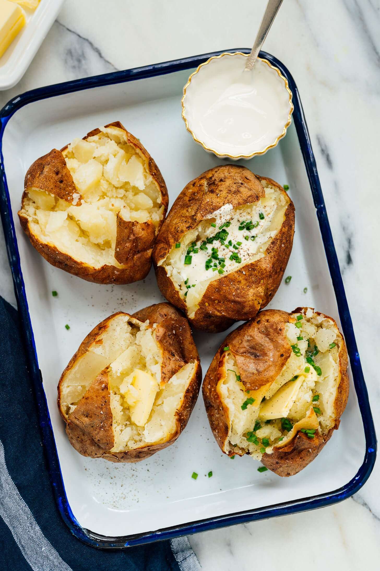 how-to-bake-potatoes-in-the-oven-at-350