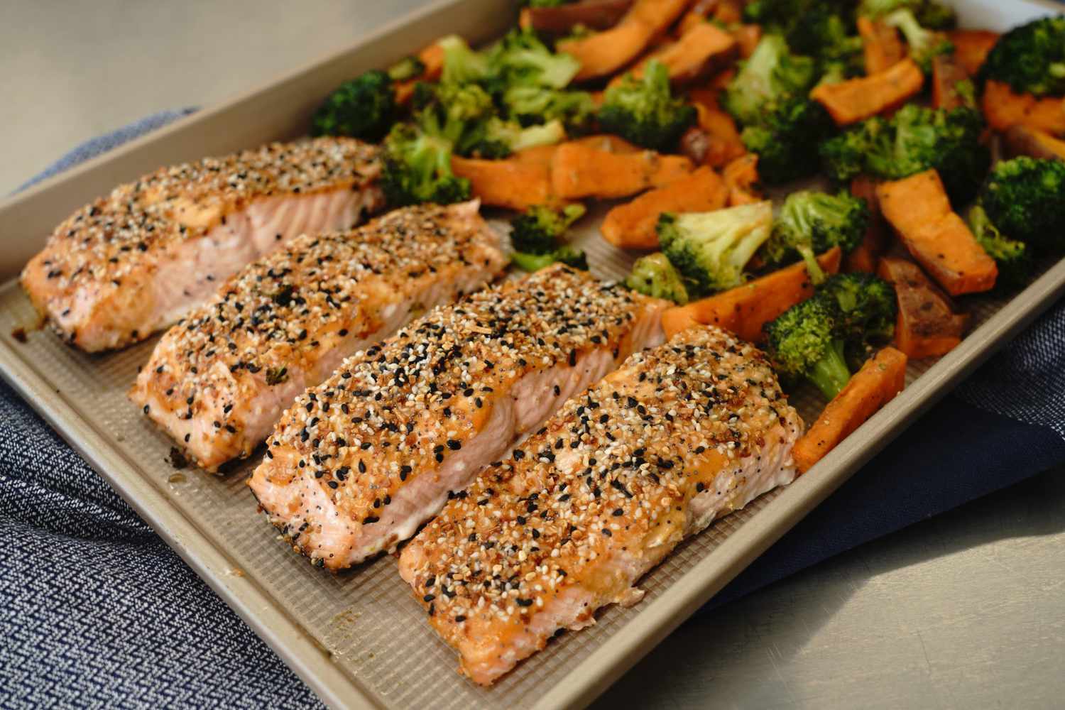 how-to-bake-salmon-on-vegetables